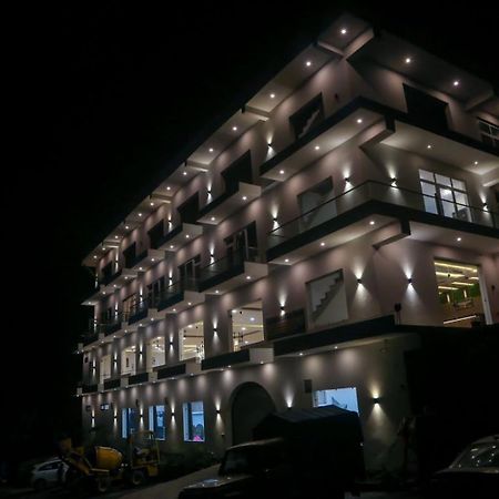 Hotel Candle Wood 恰姆巴 外观 照片