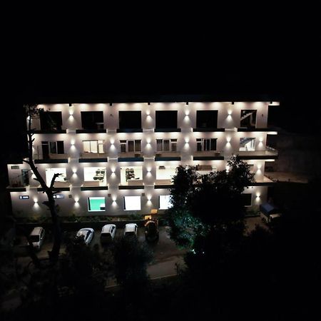 Hotel Candle Wood 恰姆巴 外观 照片