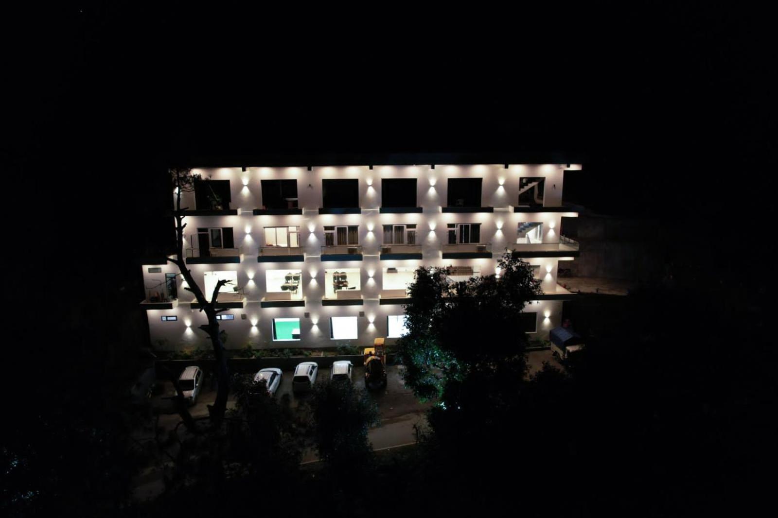 Hotel Candle Wood 恰姆巴 外观 照片